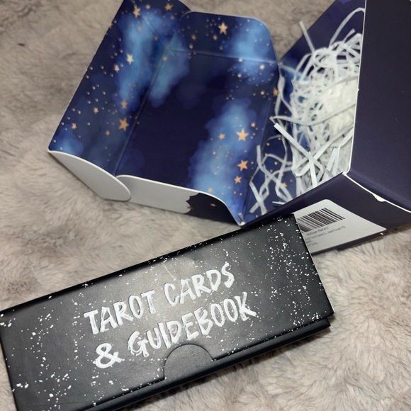 TAROT CARDS - Picture 3 of 6